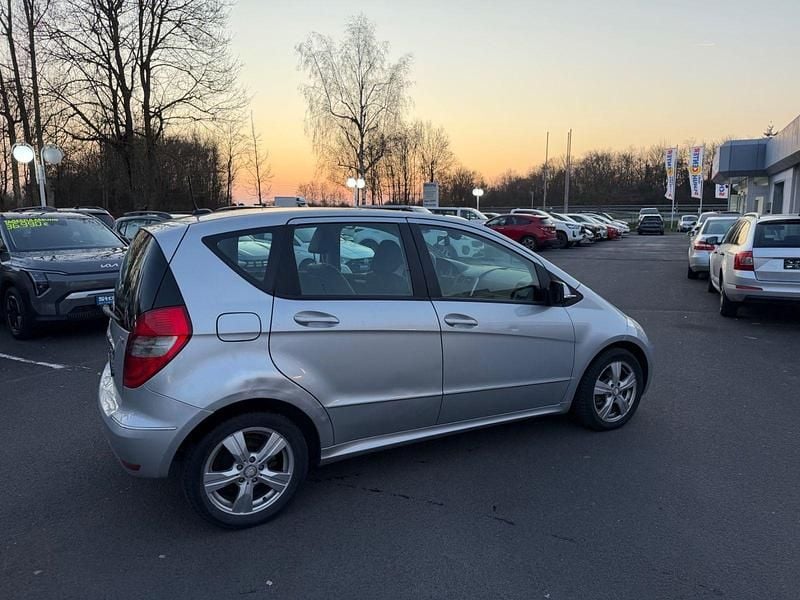 Gebraucht Mercedes A180 109 PS (80 kW) 2010 Silber Kleinwagen