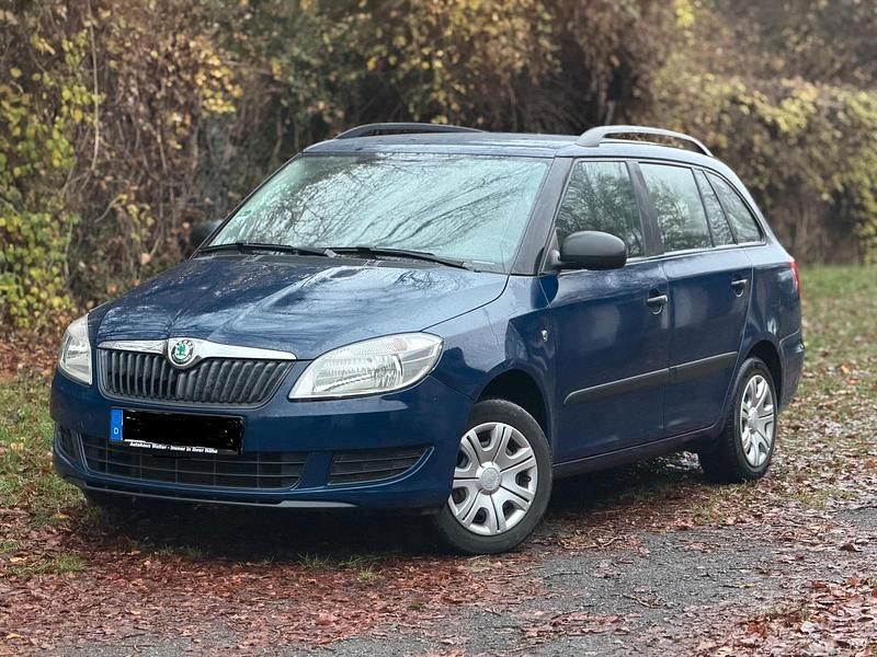 Blau Gebraucht 2012 Skoda Fabia Kombi | 2.299 € (Fairer Preis) - Bild 1/4