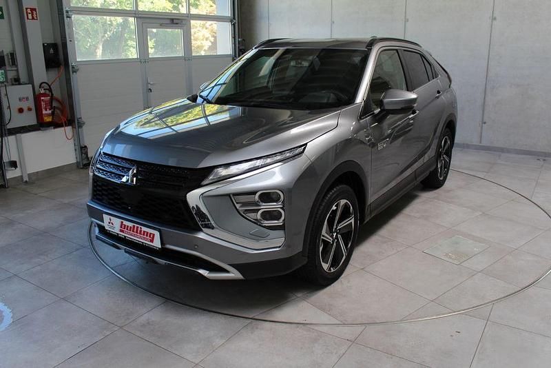Grau Gebraucht 2022 Mitsubishi Eclipse Cross Plus SUV | 22.900 € (Fairer Preis) - Bild 1/4