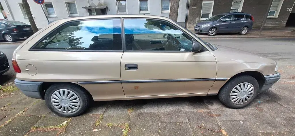 Gebraucht Opel Astra 75 PS (55 kW) 1997 Beige Limousine