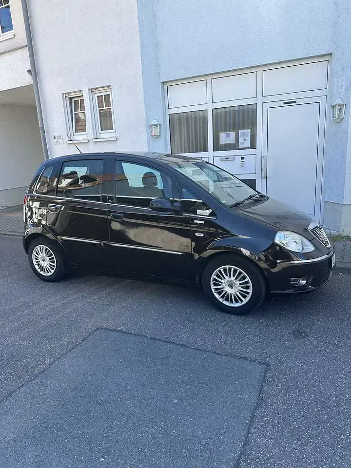 Gebraucht Lancia Musa 95 PS (69 kW) 2010 Braun Van / Kleinbus
