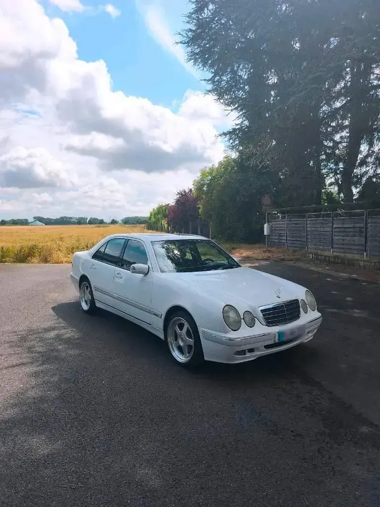Gebraucht Mercedes E280 Elegance 204 PS (150 kW) 2000 Weiß Limousine
