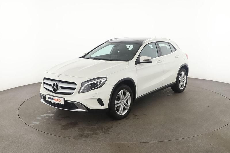 Weiß Gebraucht 2016 Mercedes GLA200 Urban SUV | 18.500 € (Fairer Preis) - Bild 1/3