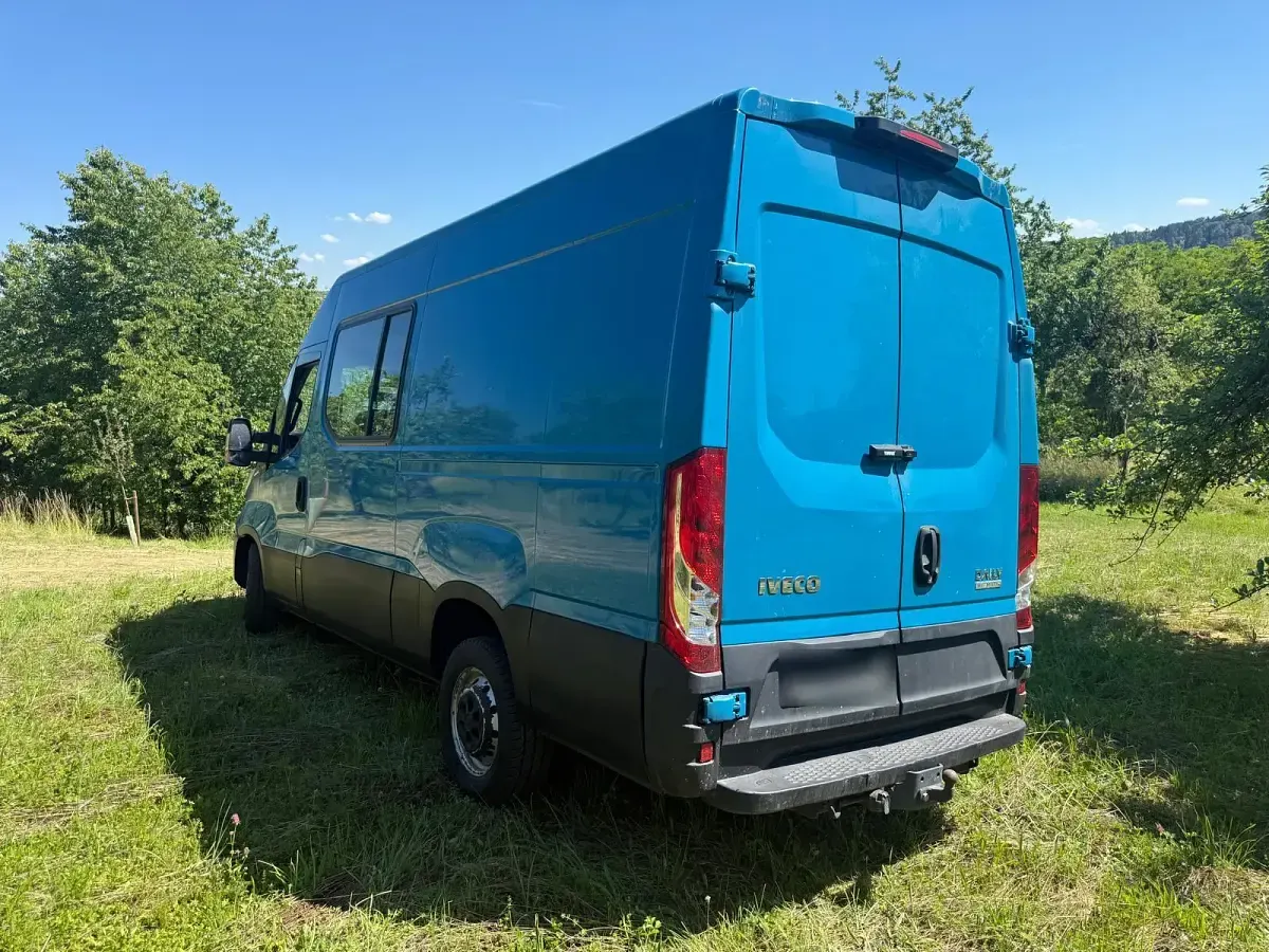 Gebraucht Iveco Daily 170 PS (125 kW) 2016 Blau Van / Kleinbus