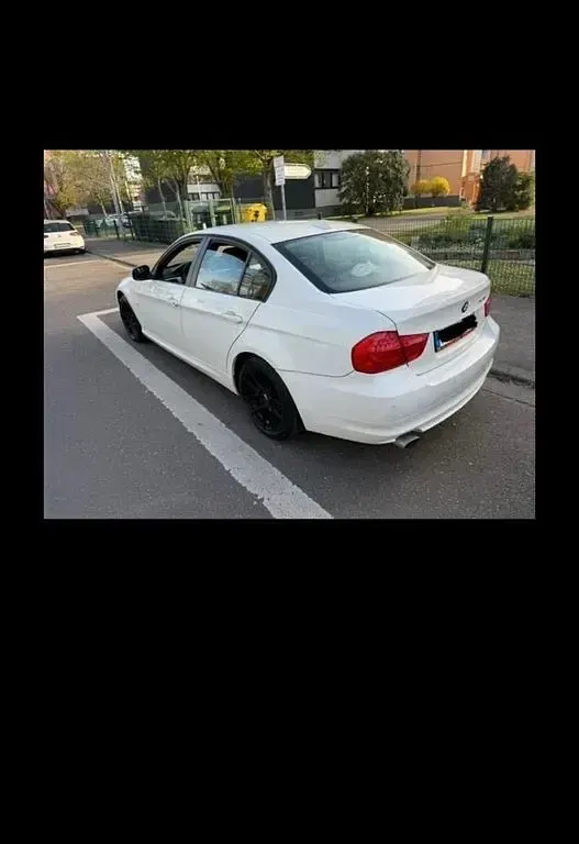 Gebraucht BMW 320 Sport Line 170 PS (125 kW) 2009 Weiß Limousine