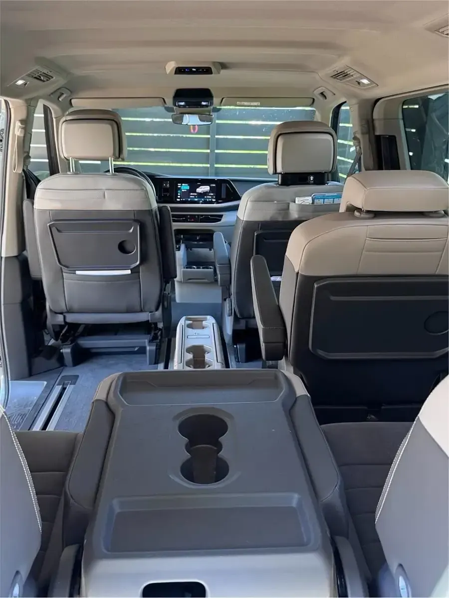 Gebraucht VW Multivan Life 150 PS (110 kW) 2025 Grau Van / Kleinbus