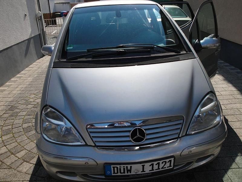 Gebraucht Mercedes A190 Elegance 125 PS (91 kW) 2003 Silber Van / Kleinbus