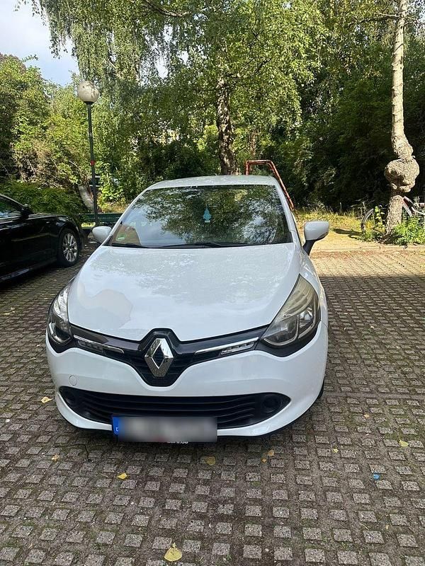 Weiß Gebraucht 2015 Renault Clio IV Dynamique Kleinwagen | 10.000 € (Fairer Preis) - Bild 1/4
