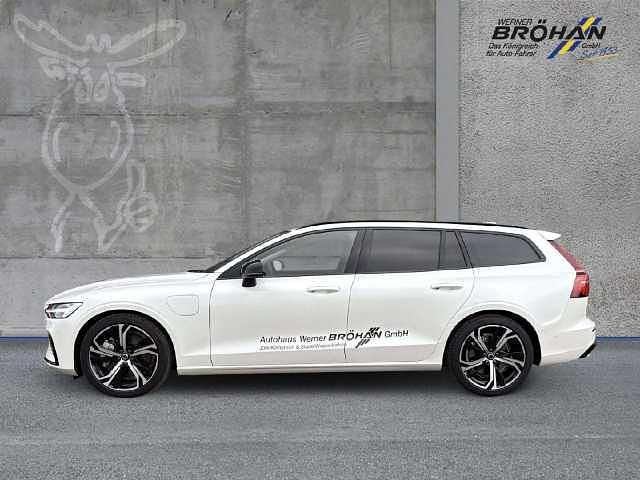 Gebraucht Volvo V60 Plus 455 PS (334 kW) 2025 Crystal white pearl / metallic Kombi