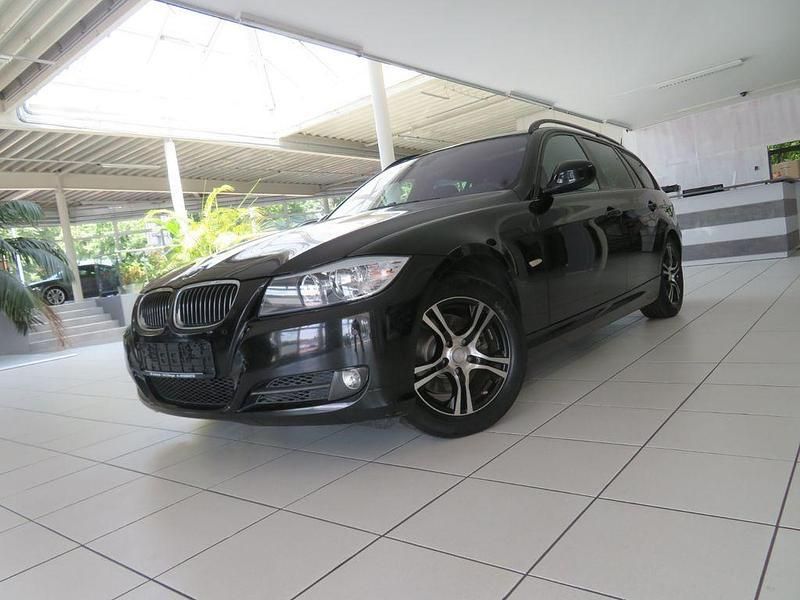 Schwarz Gebraucht 2009 BMW 325 Shadowline Kombi | 3.190 € (Superpreis) - Bild 1/4