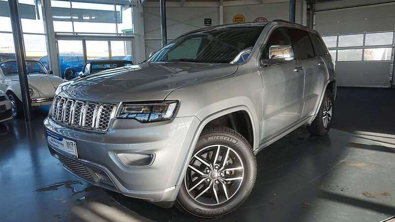 Grau Gebraucht 2022 Jeep Grand Cherokee Limited SUV | 35.922 € - Bild 1/4