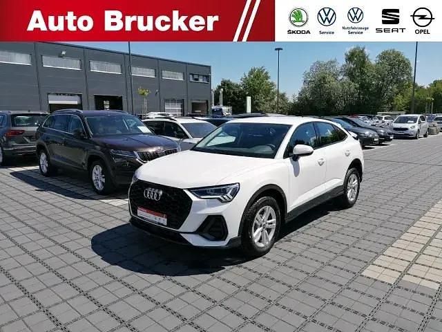 Weiß Gebraucht 2022 Audi Q3 Sportback Ambiente SUV | 39.870 € (Teuer) - Bild 1/4