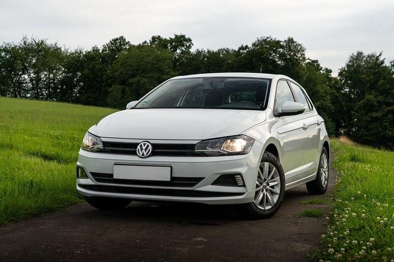 Weiß Gebraucht 2018 VW Polo Limousine | 8.500 € (Guter Preis) - Bild 1/4
