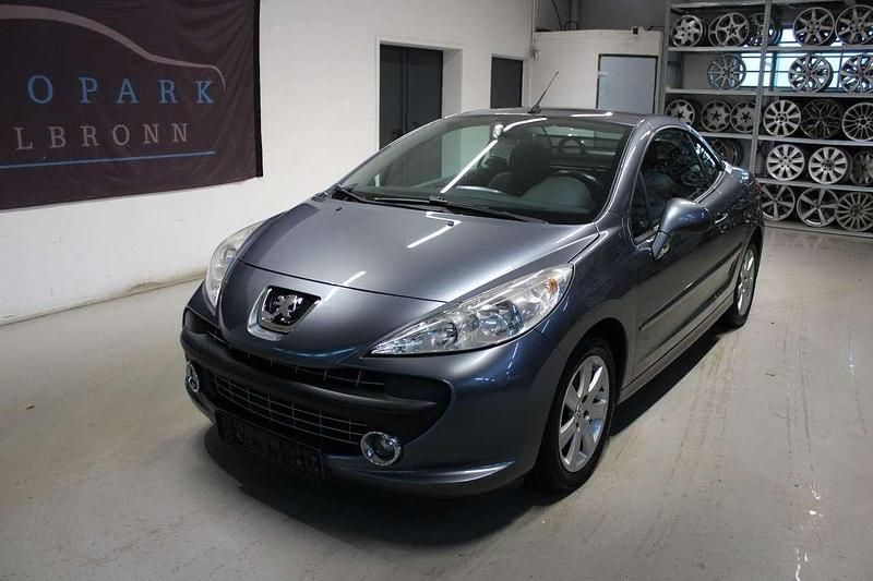 Grau Gebraucht 2008 Peugeot 207 CC Sport Cabrio | 3.199 € (Etwas zu teuer) - Bild 1/4