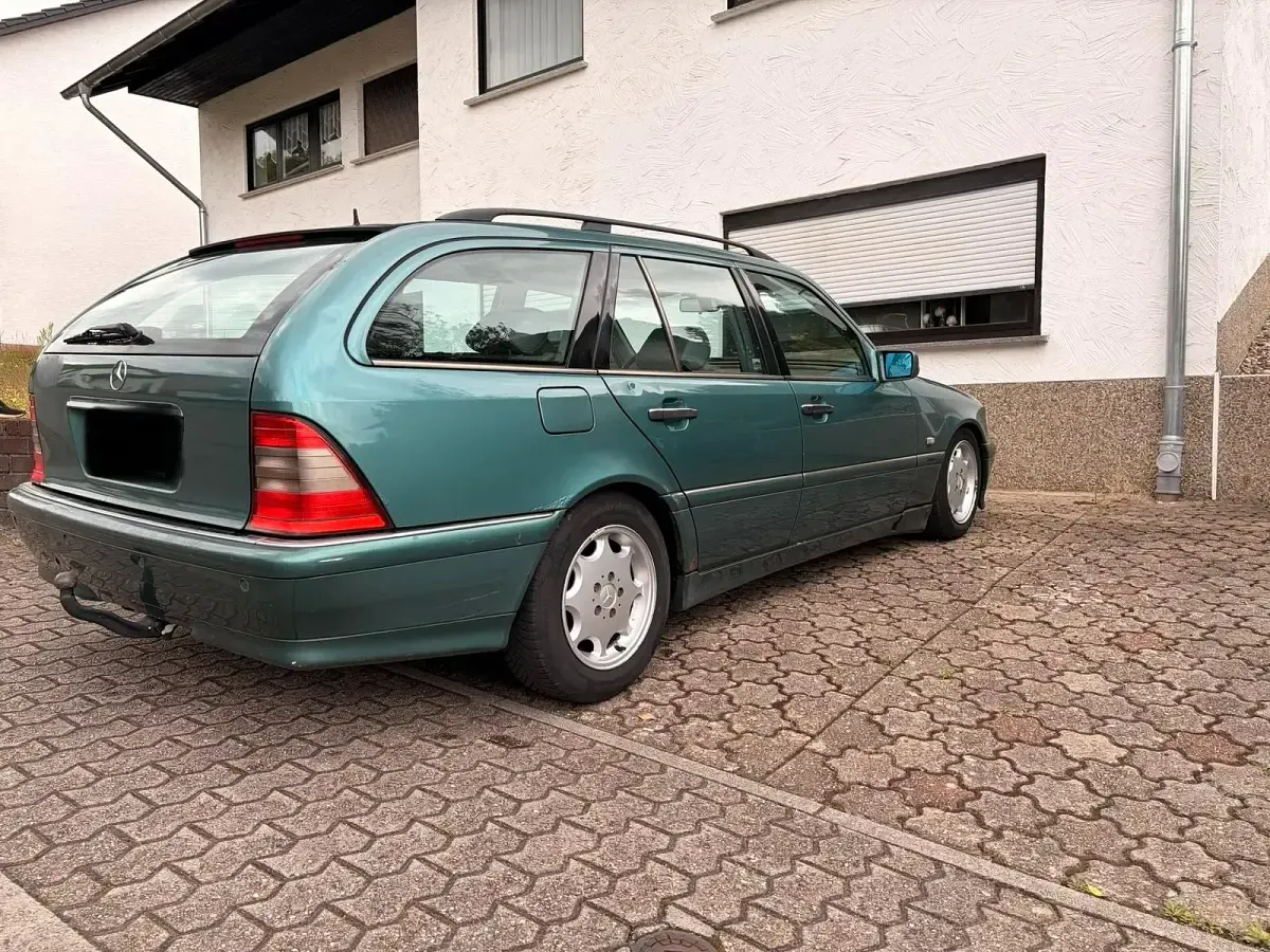 Gebraucht Mercedes C240 Elegance 170 PS (125 kW) 1998 Grün Kombi