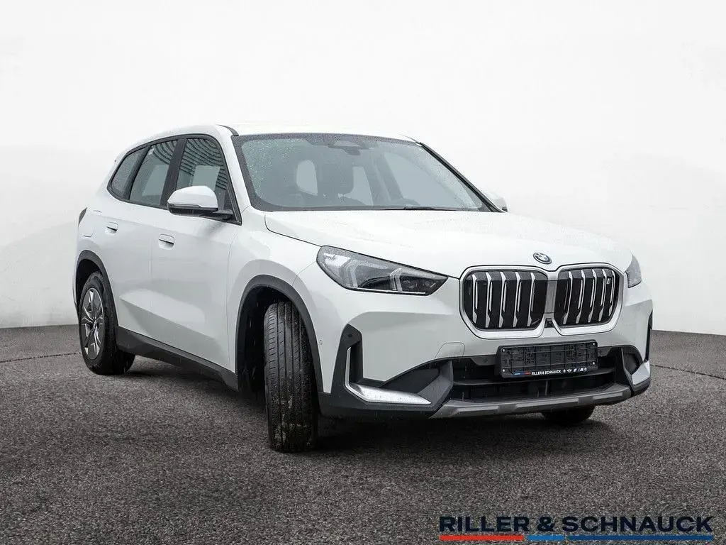 Używany BMW iX1 Performance 230 kW (313 KM) 2023 Biały SUV