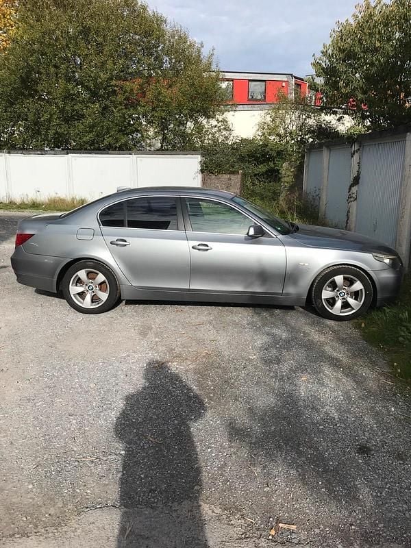 Gebraucht BMW 520 163 PS (119 kW) 2007 Grau Limousine