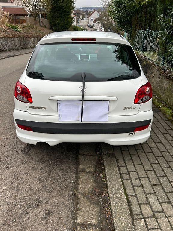 Gebraucht Peugeot 206 60 PS (44 kW) 2011 Weiß Limousine