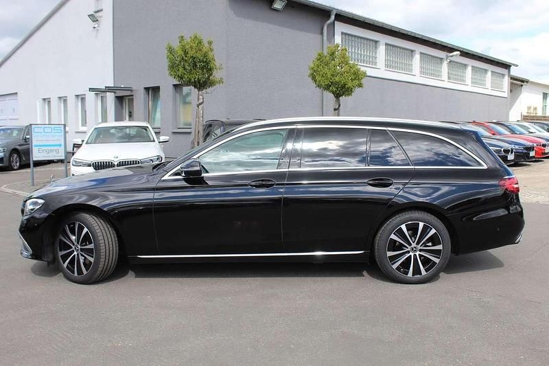 Ung. schwarz unilack Gebraucht 2023 Mercedes E220 Exclusive Kombi | 35.980 € (Fairer Preis) - Bild 1/4