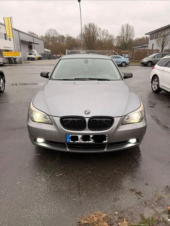 Grau Gebraucht 2007 BMW 523 Limousine | 4.500 € (Fairer Preis) - Bild 1/4
