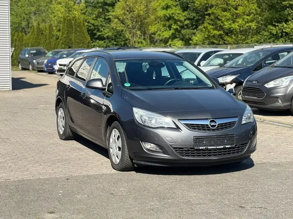 Usata Opel Astra 140 CV (102 kW) 2012 Grigio Berlina