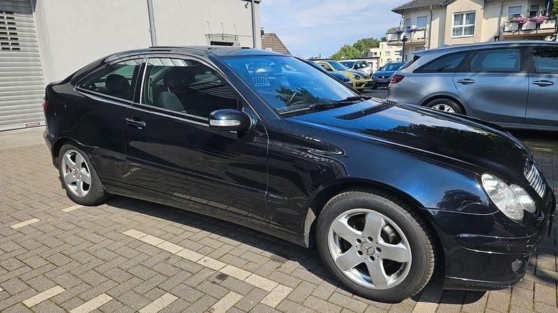 Gebraucht Mercedes C220 150 PS (110 kW) 2006 Schwarz Coupé