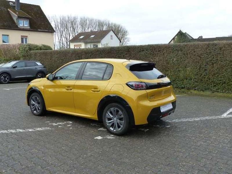 Gebraucht Peugeot 208 Active 100 kW (136 PS) 2021 Farogelb Kleinwagen