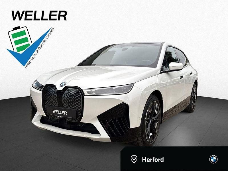 Mineralweiß (weiß) Gebraucht 2023 BMW iX Sport Line SUV | 49.980 € (Fairer Preis) - Bild 1/3
