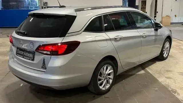 Gebraucht Opel Astra 122 PS (89 kW) 2021 Argonsilber/sovereign/switchbl Kombi