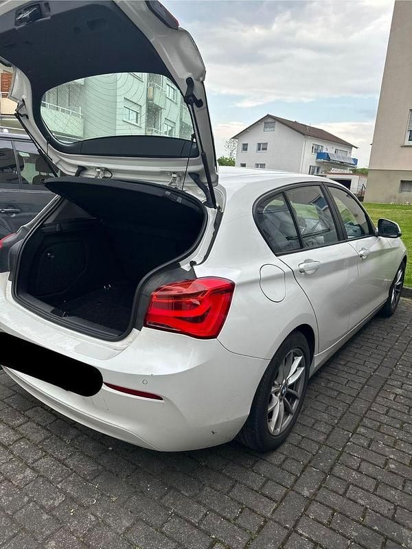 Gebraucht BMW 116 Sport Line 116 PS (85 kW) 2015 Weiß Kleinwagen