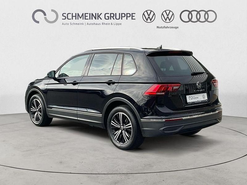 Gebraucht VW Tiguan Active 150 PS (110 kW) 2023 Deep black perleffekt SUV