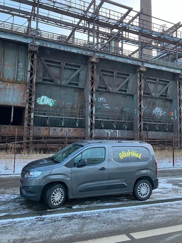 Grau Gebraucht 2022 Toyota Proace City City Van / Kleinbus | 16.500 € (Guter Preis) - Bild 1/4