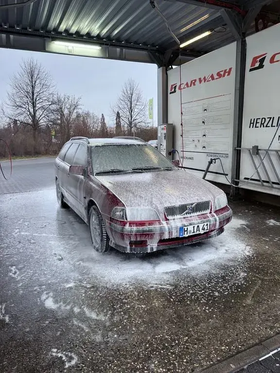 Gebraucht Volvo V40 122 PS (89 kW) 2000 Rot Kombi