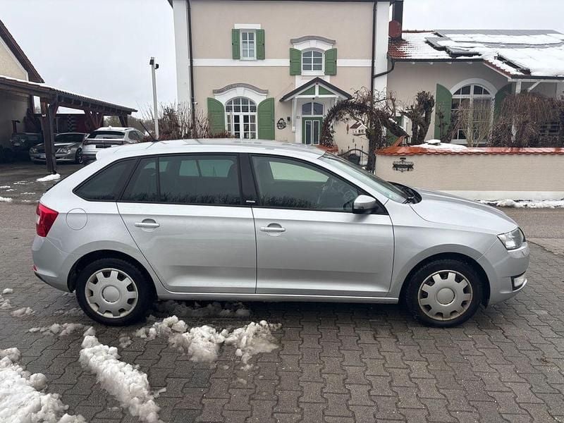 Gebraucht Skoda Rapid Joy 90 PS (66 kW) 2016 Silber Kleinwagen