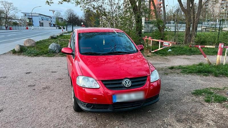 Rot Gebraucht 2007 VW Fox Kleinwagen | 1.200 € (Fairer Preis) - Bild 1/4