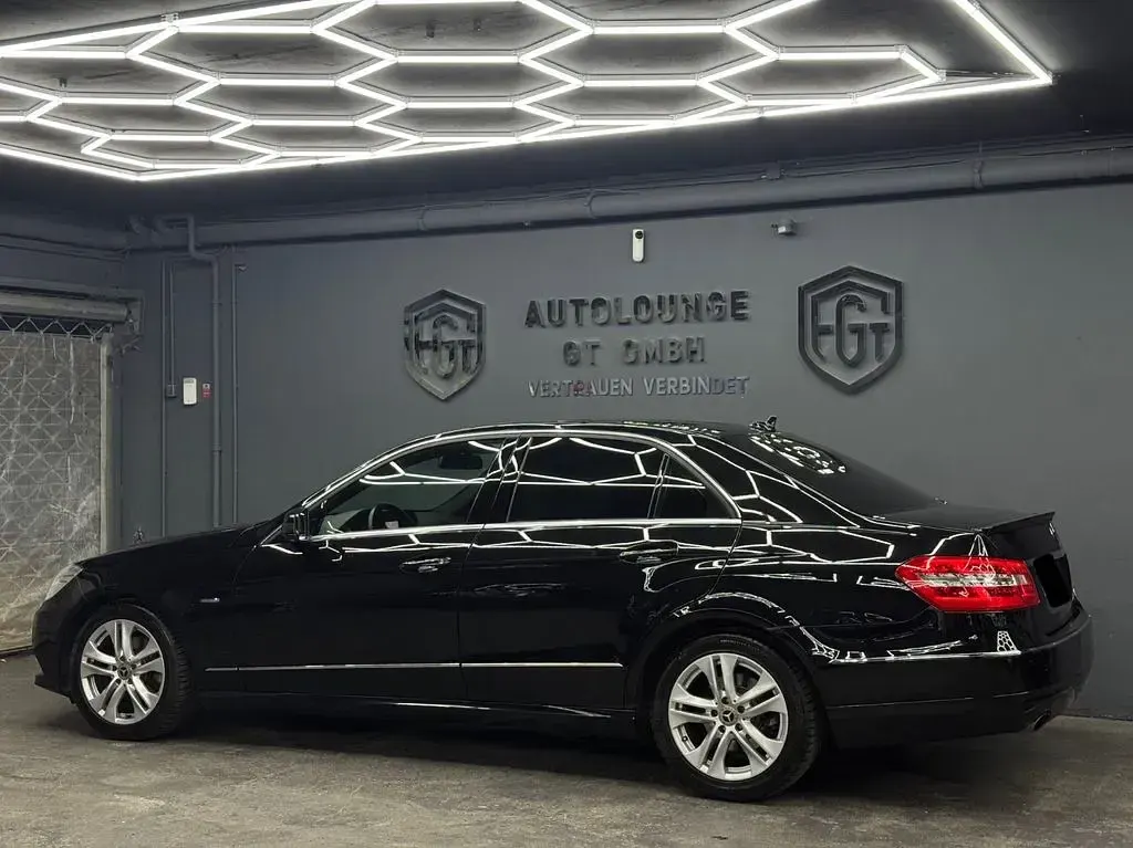 Gebraucht Mercedes E200 184 PS (135 kW) 2011 Schwarz Limousine
