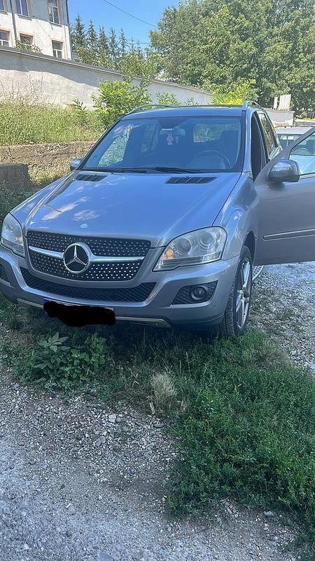 Grau Gebraucht 2010 Mercedes ML300 SUV | 9.990 € (Teuer) - Bild 1/4