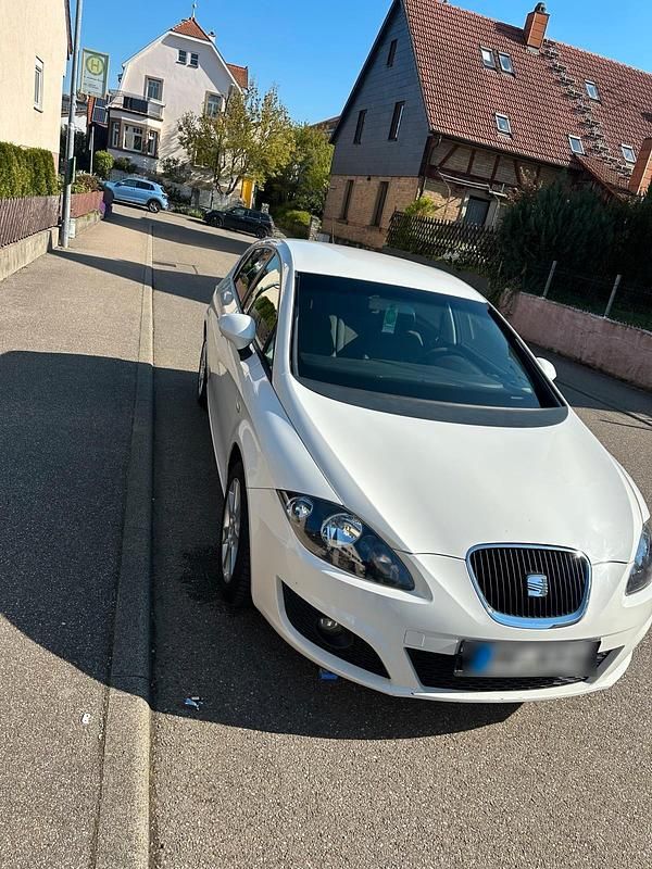 Usata Seat Leon 105 CV (77 kW) 2010 Bianco Utilitaria
