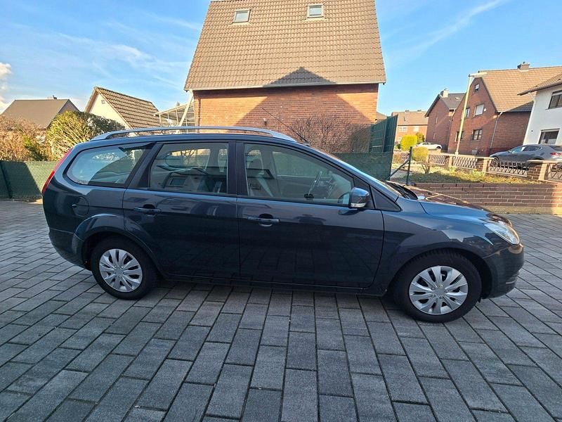 Usata Ford Focus 101 CV (74 kW) 2010 Grigio Station wagon