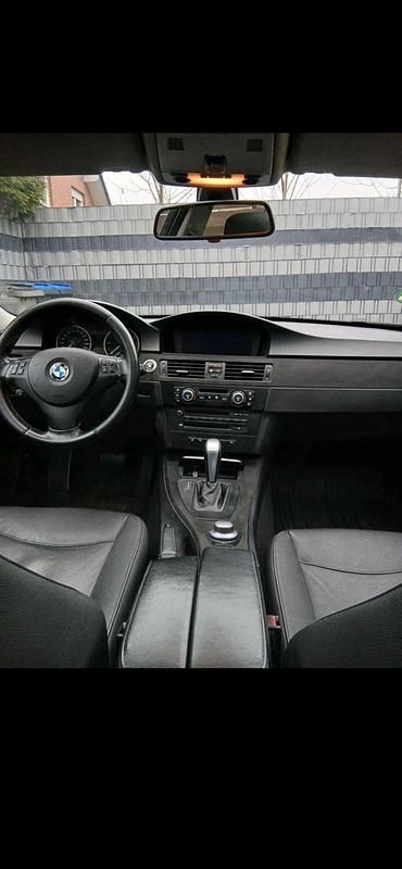 Gebraucht BMW 320 163 PS (119 kW) 2007 Schwarz Kombi