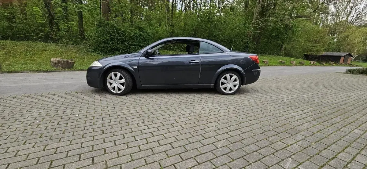 Gebraucht Renault Mégane Cabriolet Authentique 111 PS (81 kW) 2007 Schwarz Cabrio