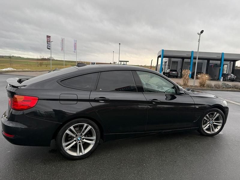 Gebraucht BMW 320 Gran Turismo 184 PS (135 kW) 2013 Schwarz Limousine