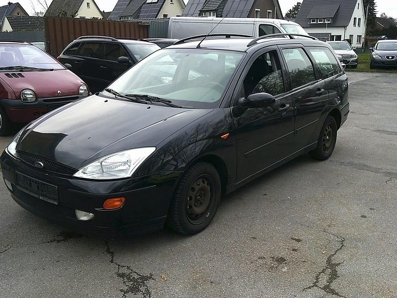 Gebraucht Ford Focus Basis 90 PS (66 kW) 2000 Schwarz Kombi