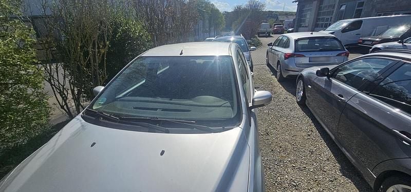 Second-hand Ford Focus 90 CP (66 kW) 2010 Argintiu Berlinǎ