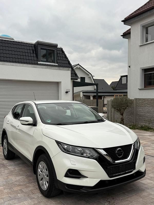 Weiß Gebraucht 2018 Nissan Qashqai SUV | 15.750 € (Fairer Preis) - Bild 1/4