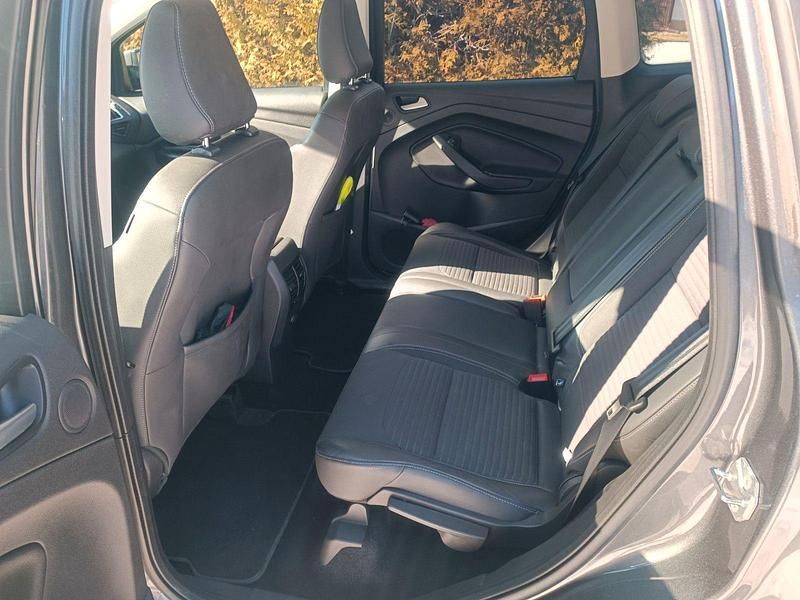 Gebraucht Ford Kuga Titanium 150 PS (110 kW) 2017 Grau SUV