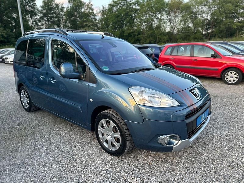 Gebraucht Peugeot TePee Tendance 120 PS (88 kW) 2011 Blau Kombi