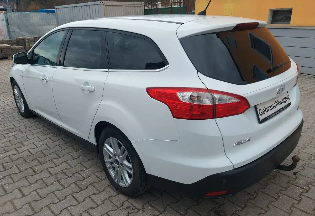 Usado Ford Focus Champions Edition 116 CV (85 kW) 2012 Blanco Familiar