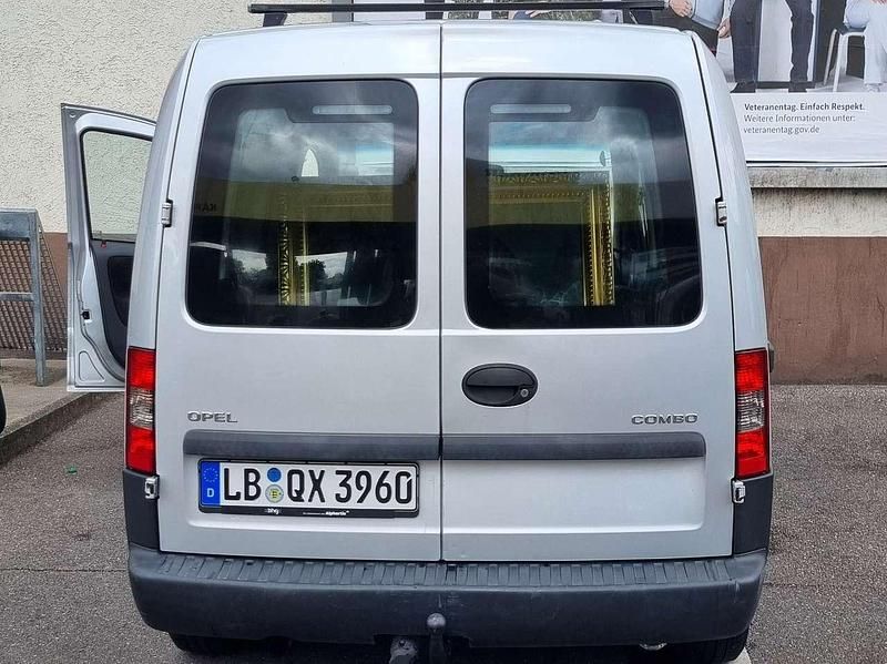 Silber Gebraucht 2005 Opel Combo Van / Kleinbus | 2.500 € (Teuer) - Bild 1/4