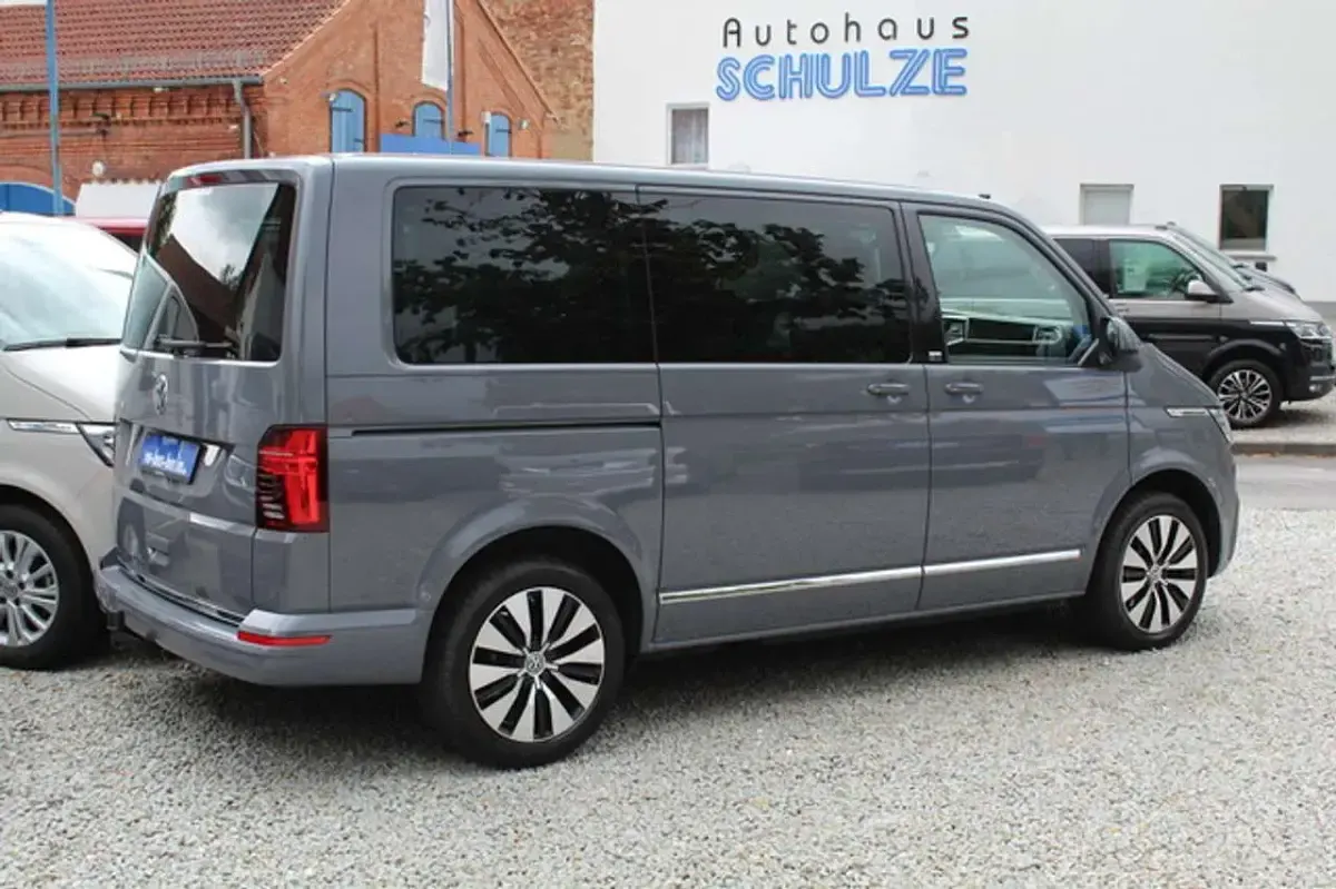 Gebraucht VW Multivan Generation Six 204 PS (150 kW) 2021 Grau Van / Kleinbus